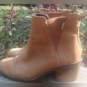 Toms Boots Womens 6 Esme Ankle Chelsea Booties Heels Tan Leather